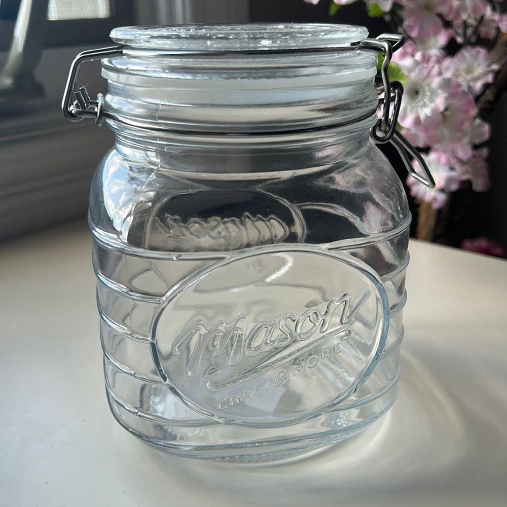 Mason Jar with Airtight Latch